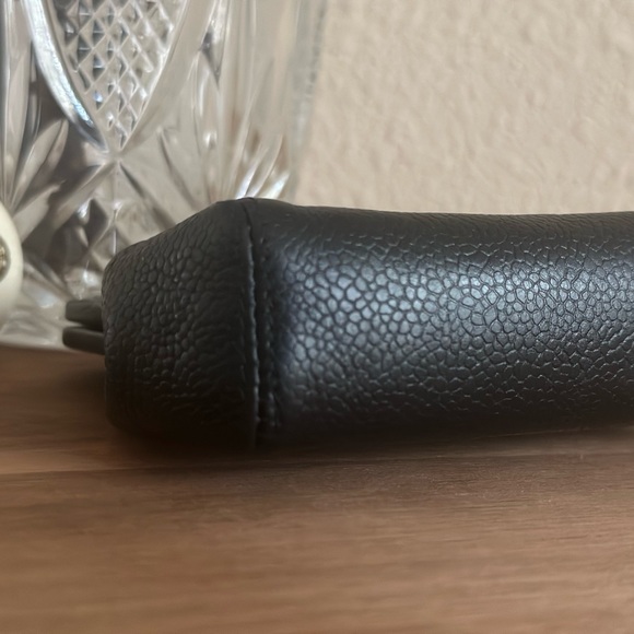 Authentic Vintage Chanel Black Caviar Kiss Lock Coin Purse - Picture 8 of 11